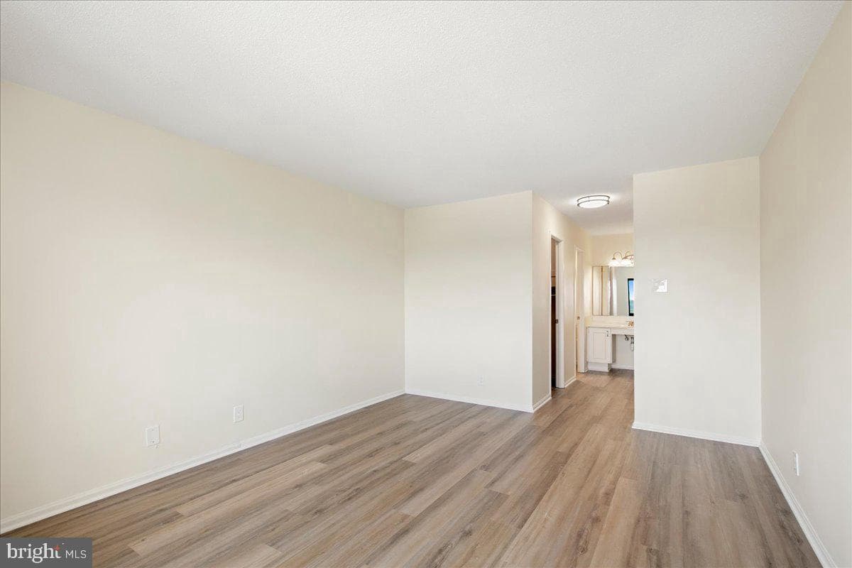 205 Yoakum Parkway #817 photo 14