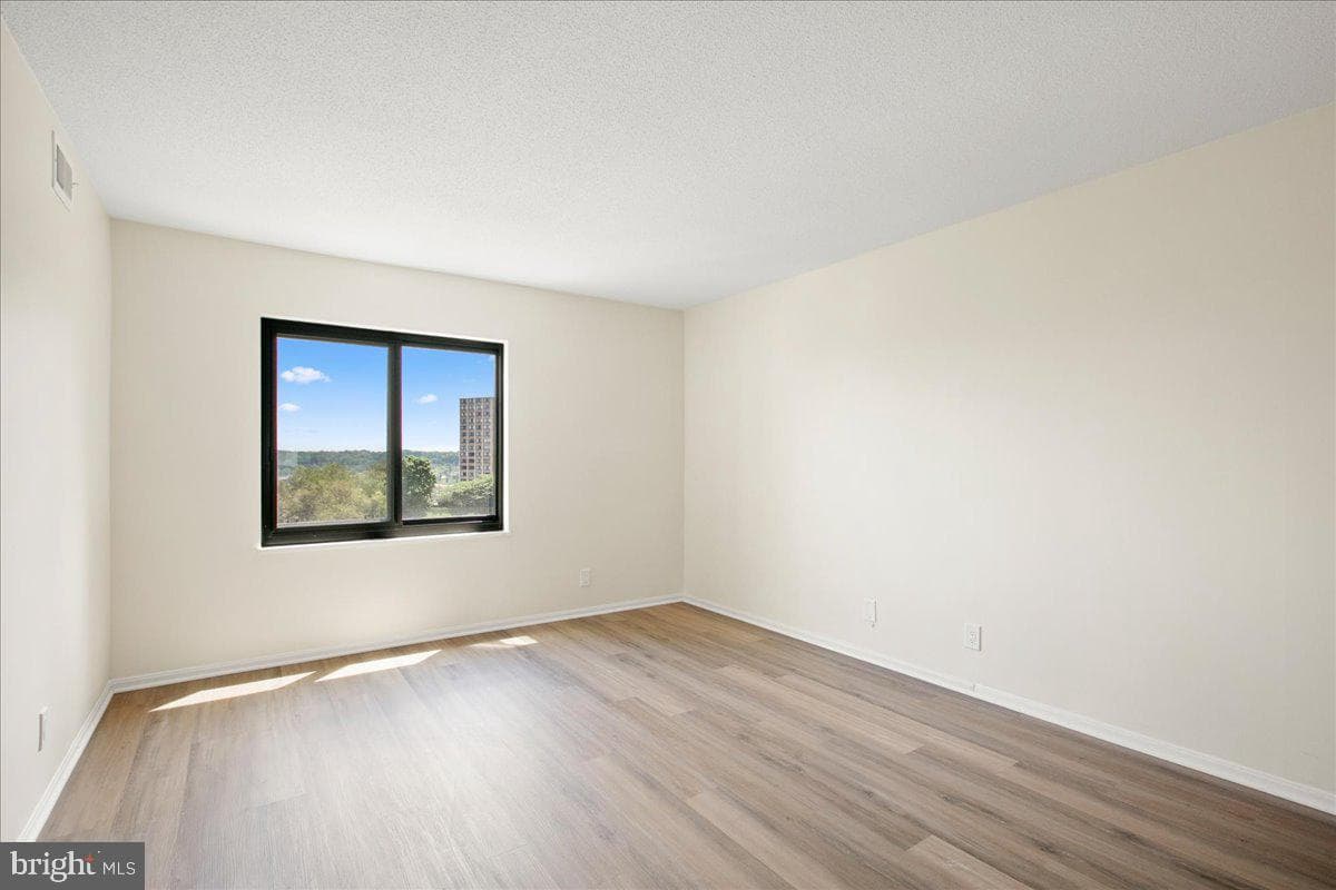 205 Yoakum Parkway #817 photo 15