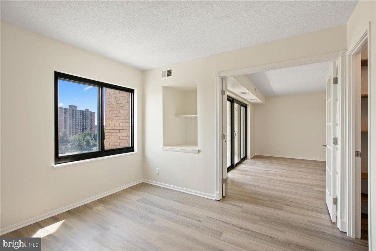 205 Yoakum Parkway #817 photo 18
