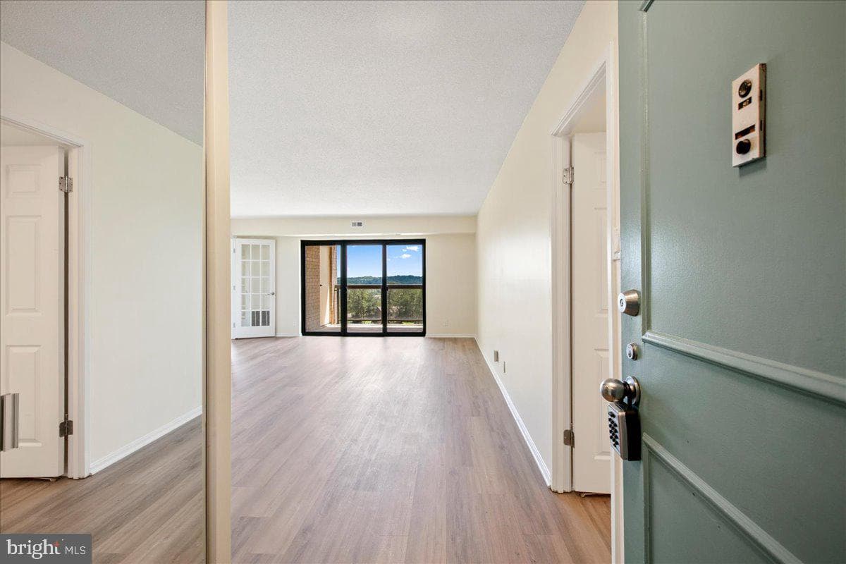 205 Yoakum Parkway #817 photo 3