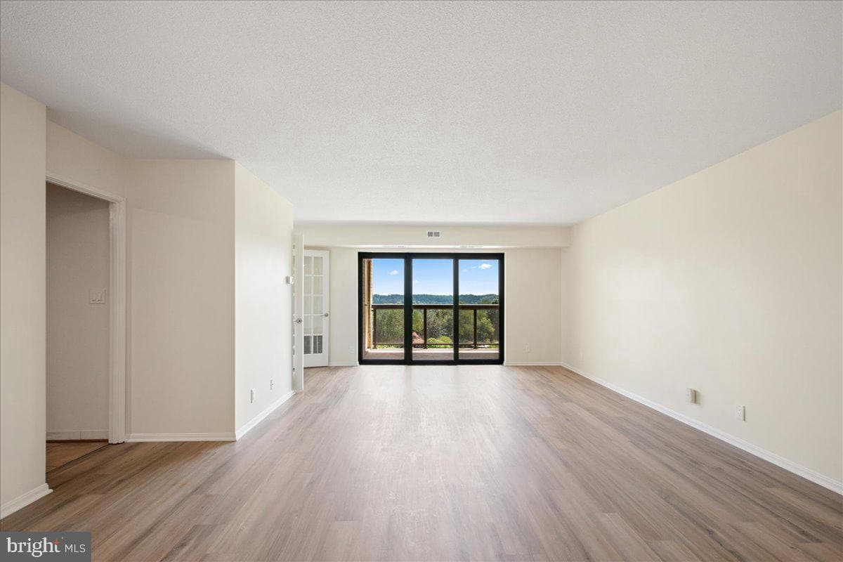 205 Yoakum Parkway #817 photo 4