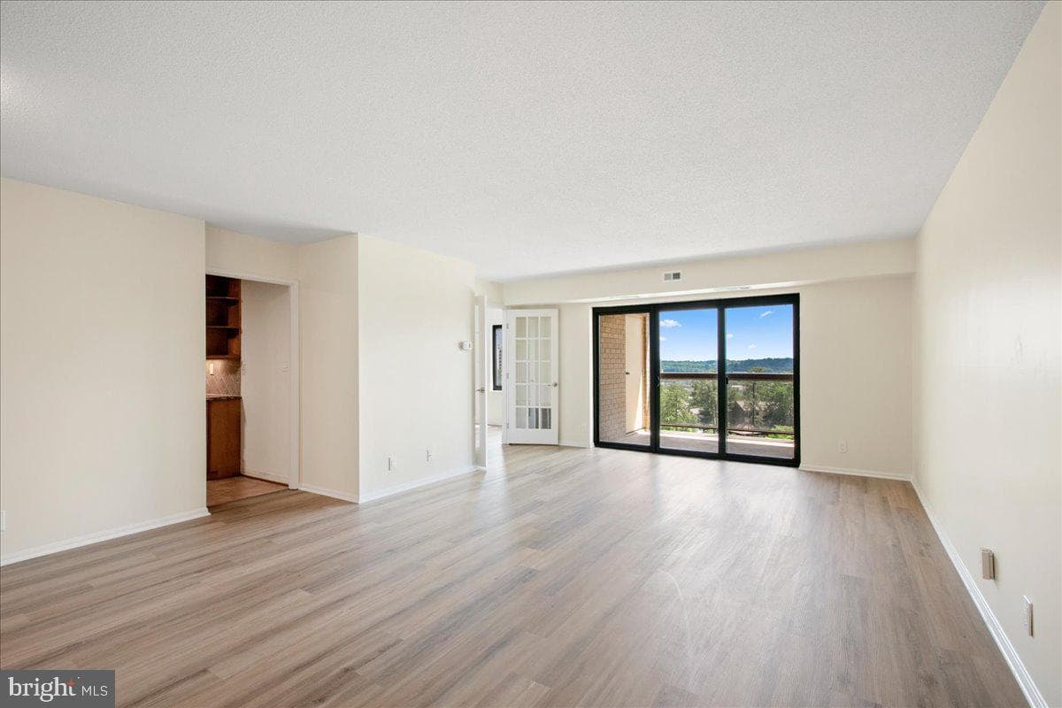 205 Yoakum Parkway #817 photo 5