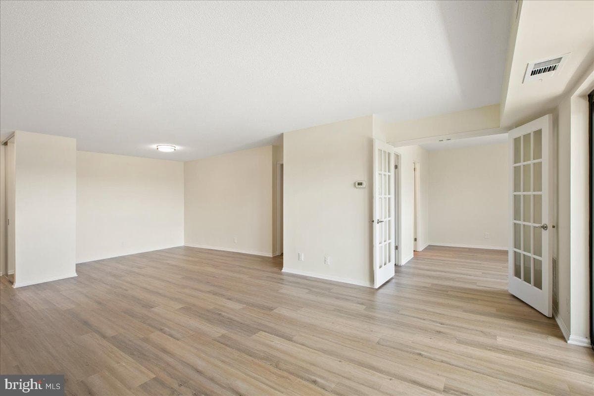 205 Yoakum Parkway #817 photo 6