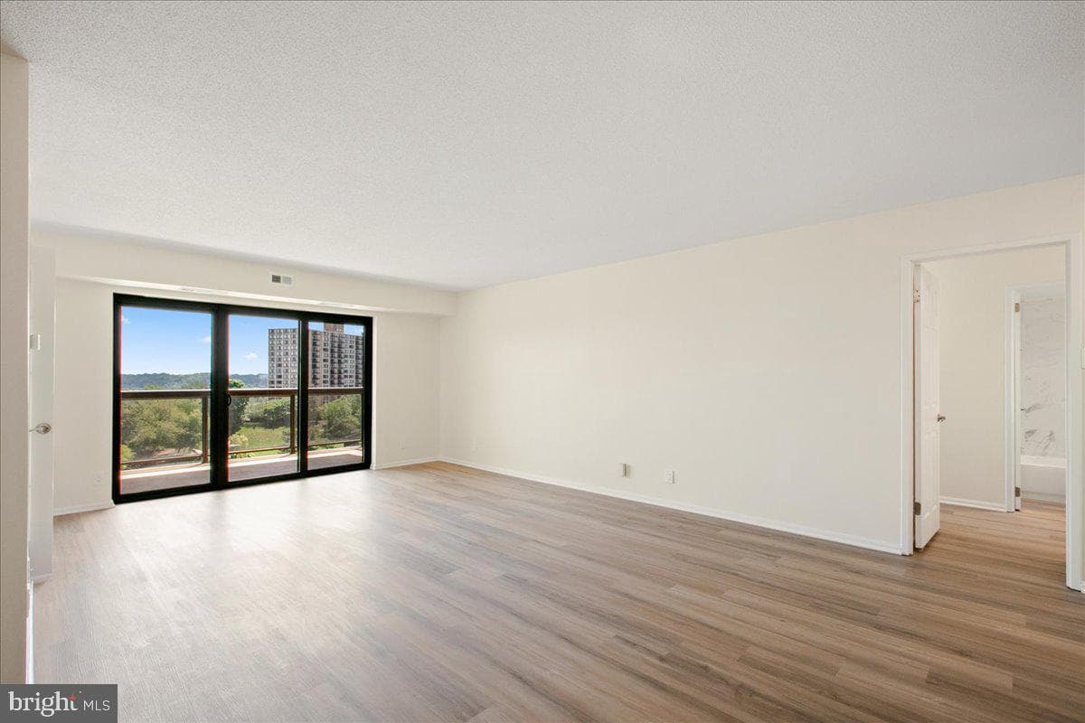 205 Yoakum Parkway #817 photo 7