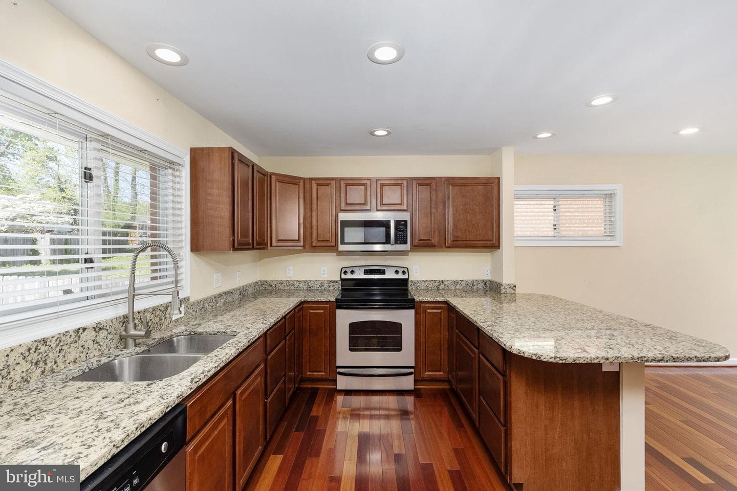 108 N Gladden Street photo 15