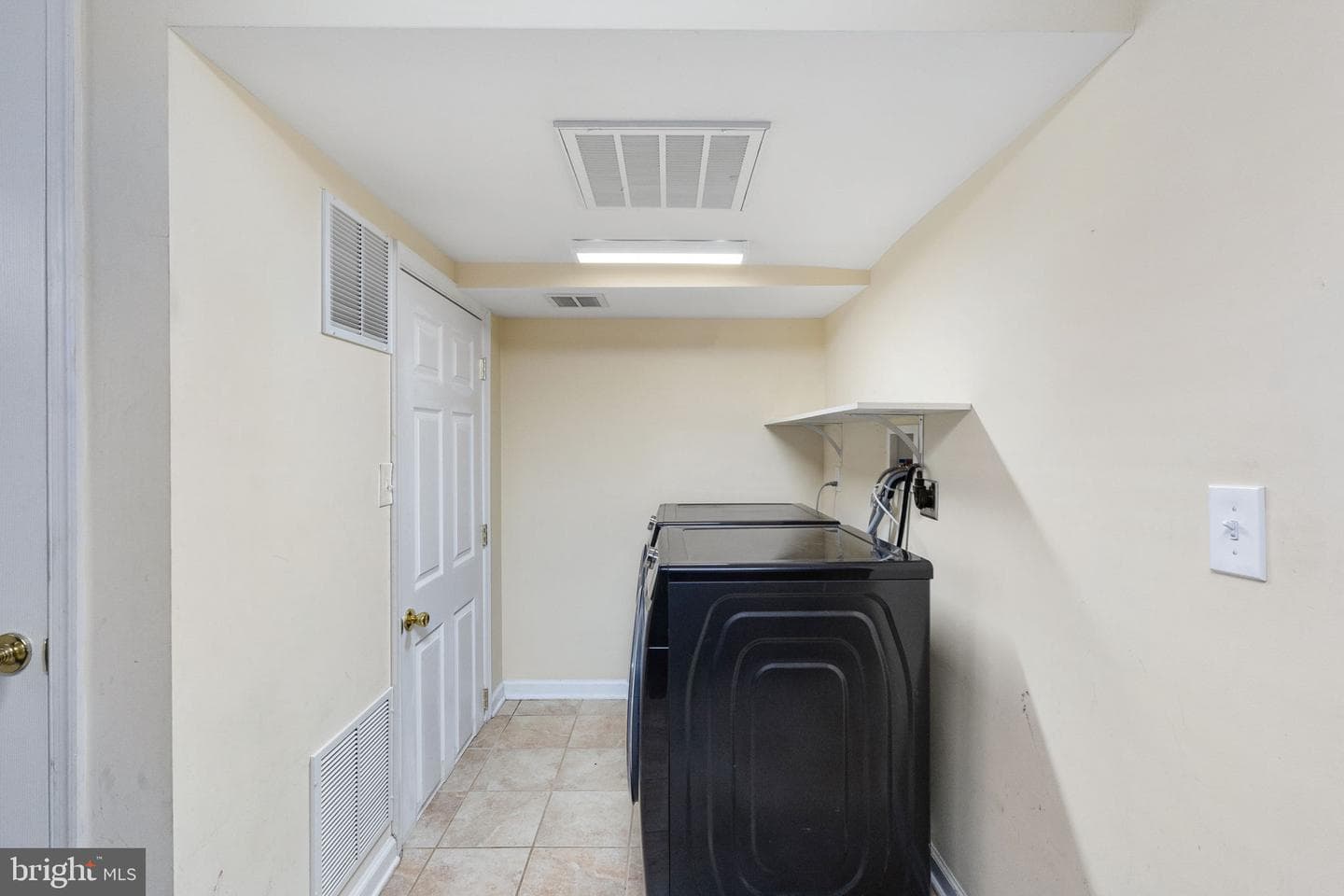 108 N Gladden Street photo 38
