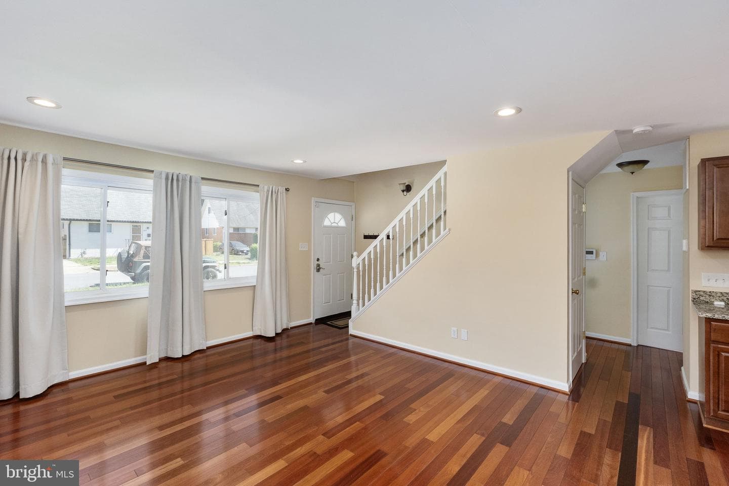 108 N Gladden Street photo 9
