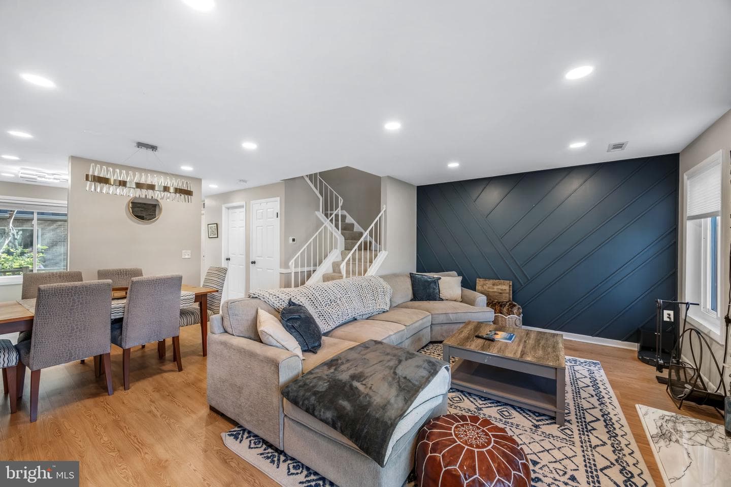 1689 Kenwood Avenue photo 19