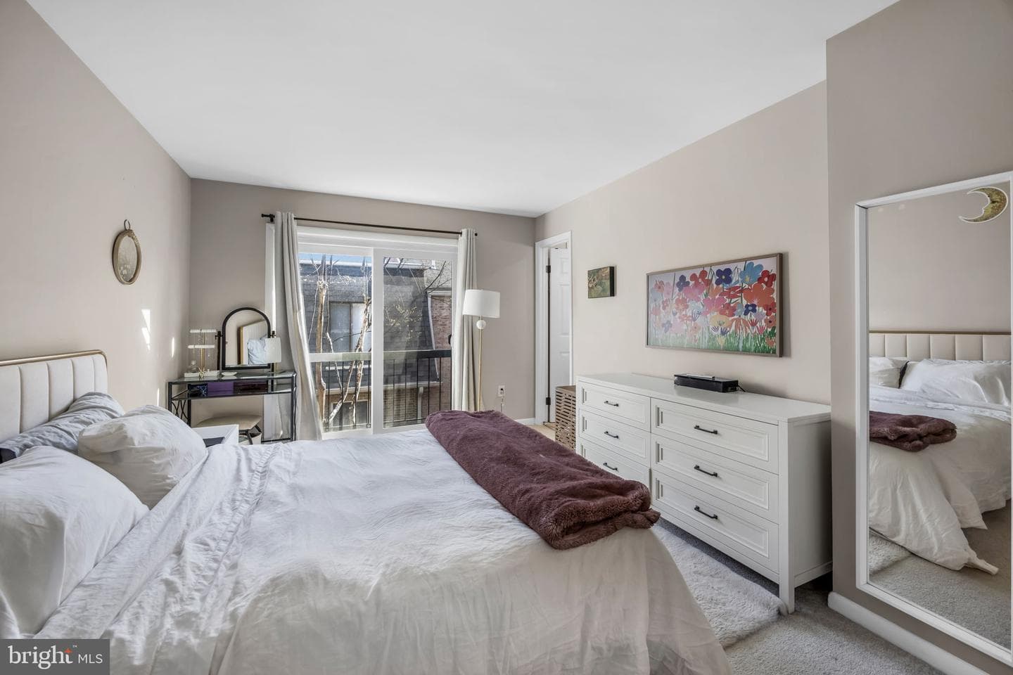 1689 Kenwood Avenue photo 24