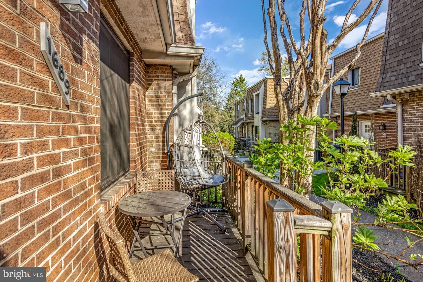 1689 Kenwood Avenue photo 30