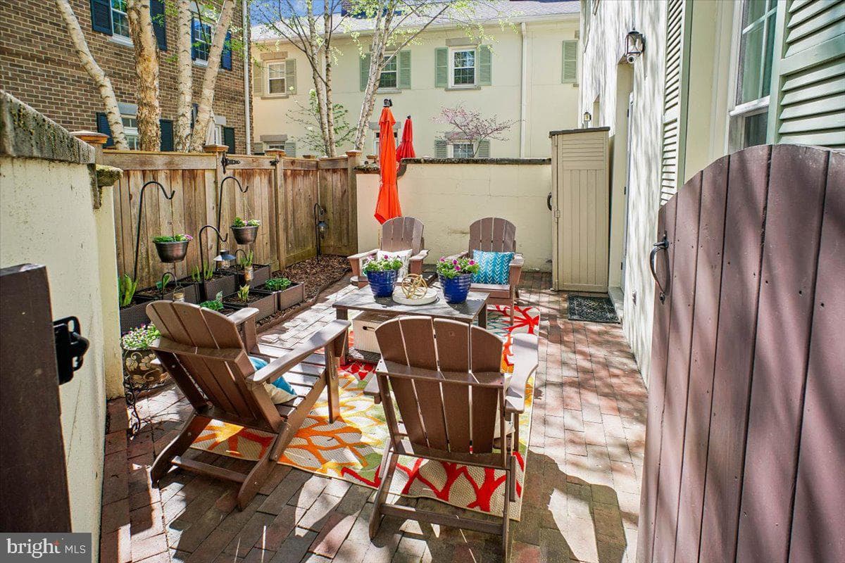 1014 N Royal Street photo 4