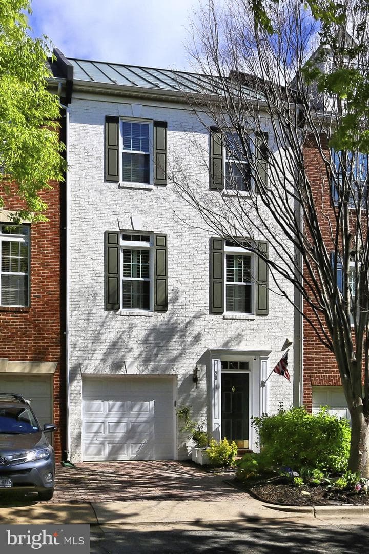 5011 Waple Lane, Alexandria