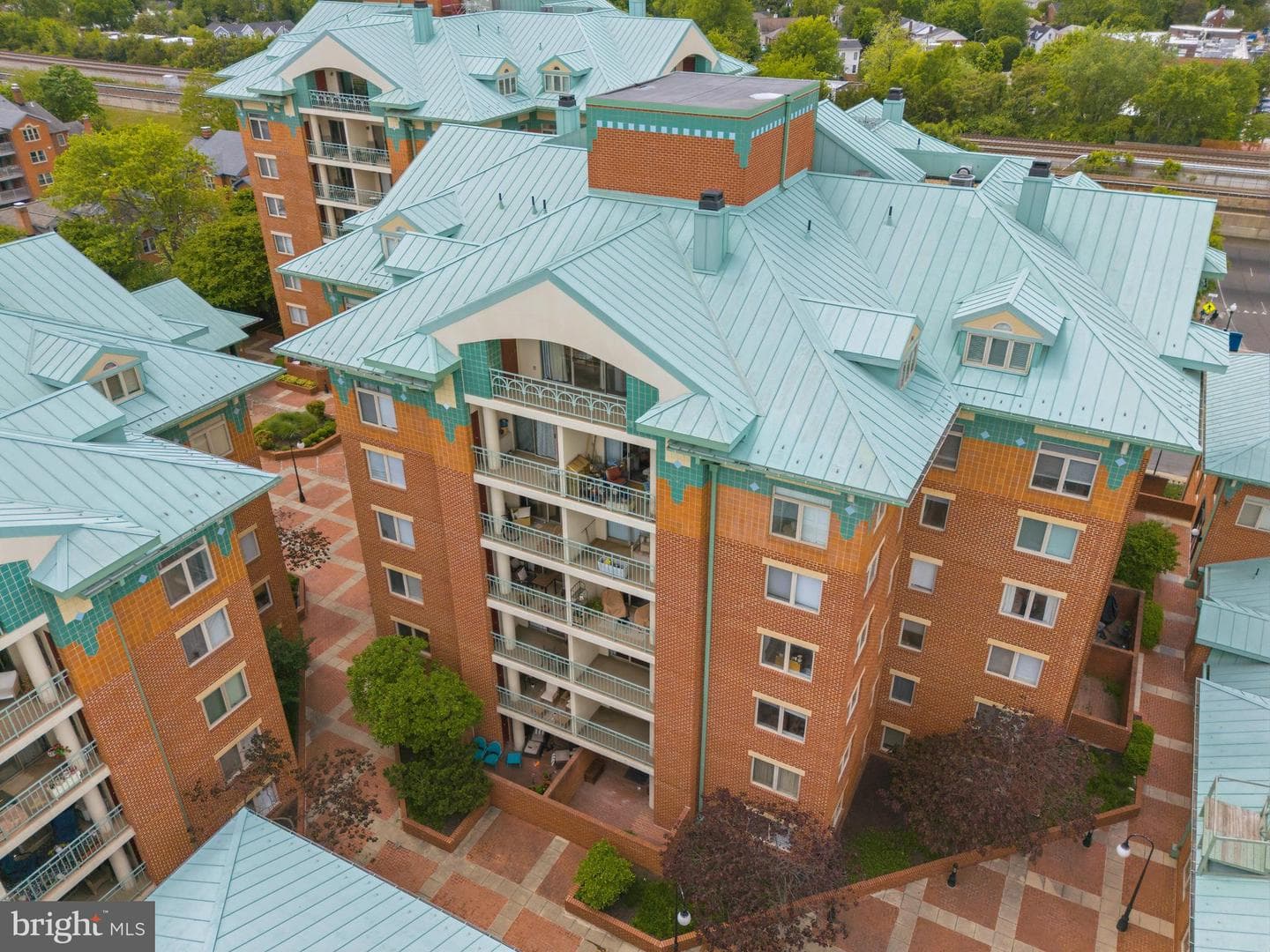 545 E Braddock Road #304 photo 28