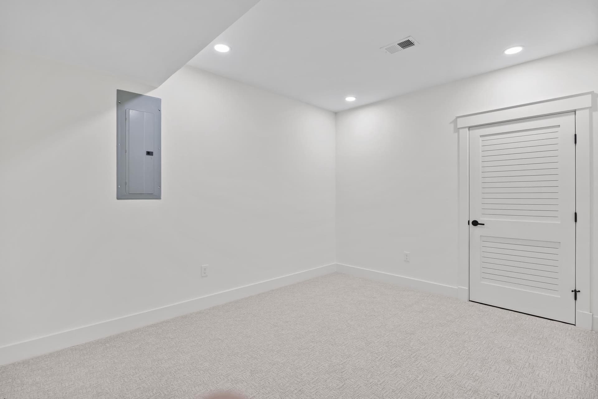 14 E Monroe Avenue photo 84