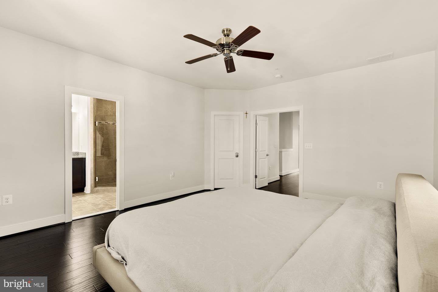 619 Mckenzie Avenue #102 photo 23