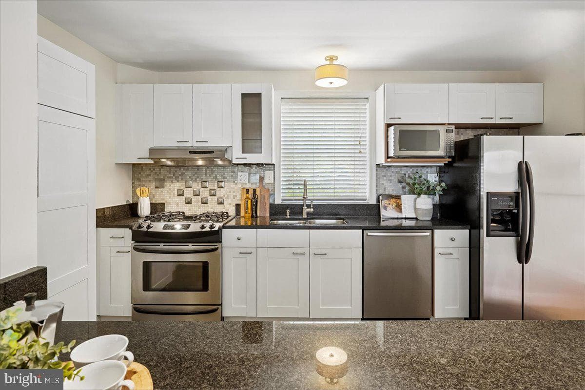 215 Burgess Avenue photo 10