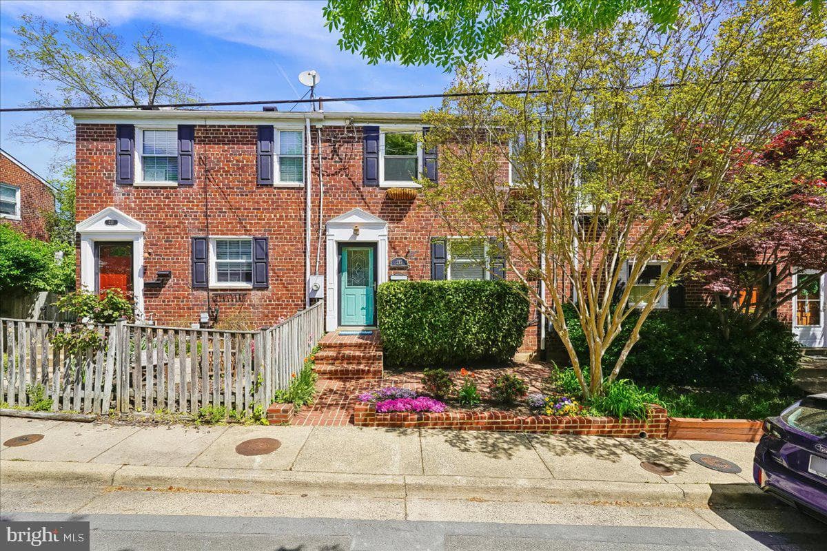 215 Burgess Avenue photo 2
