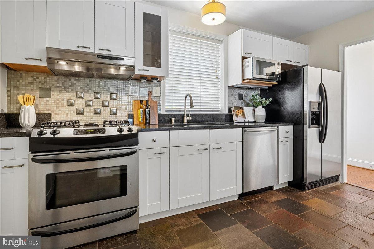 215 Burgess Avenue photo 8