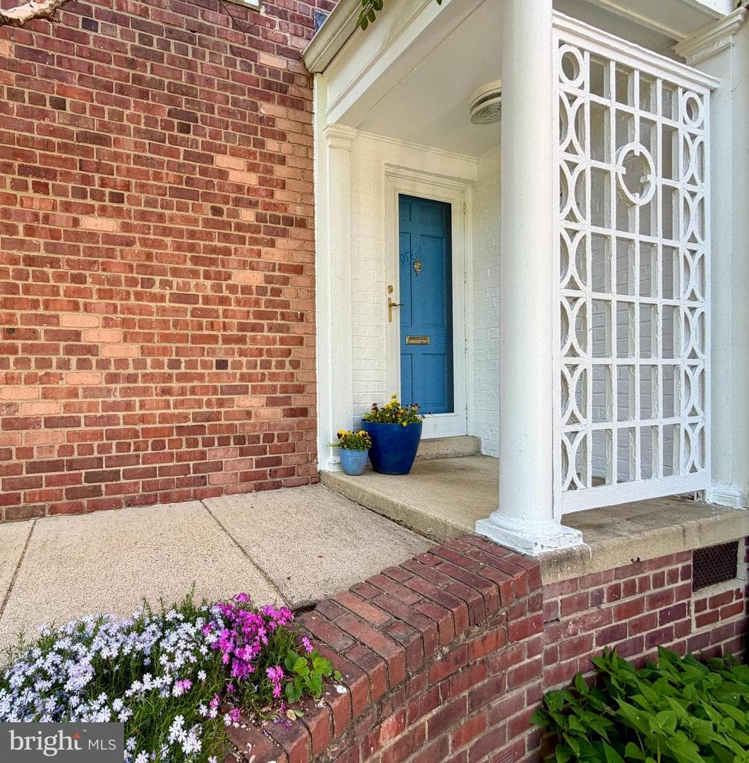 3702 Valley Drive, Alexandria