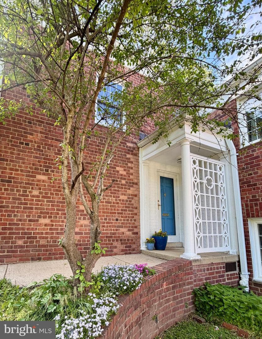 3702 Valley Drive, Alexandria