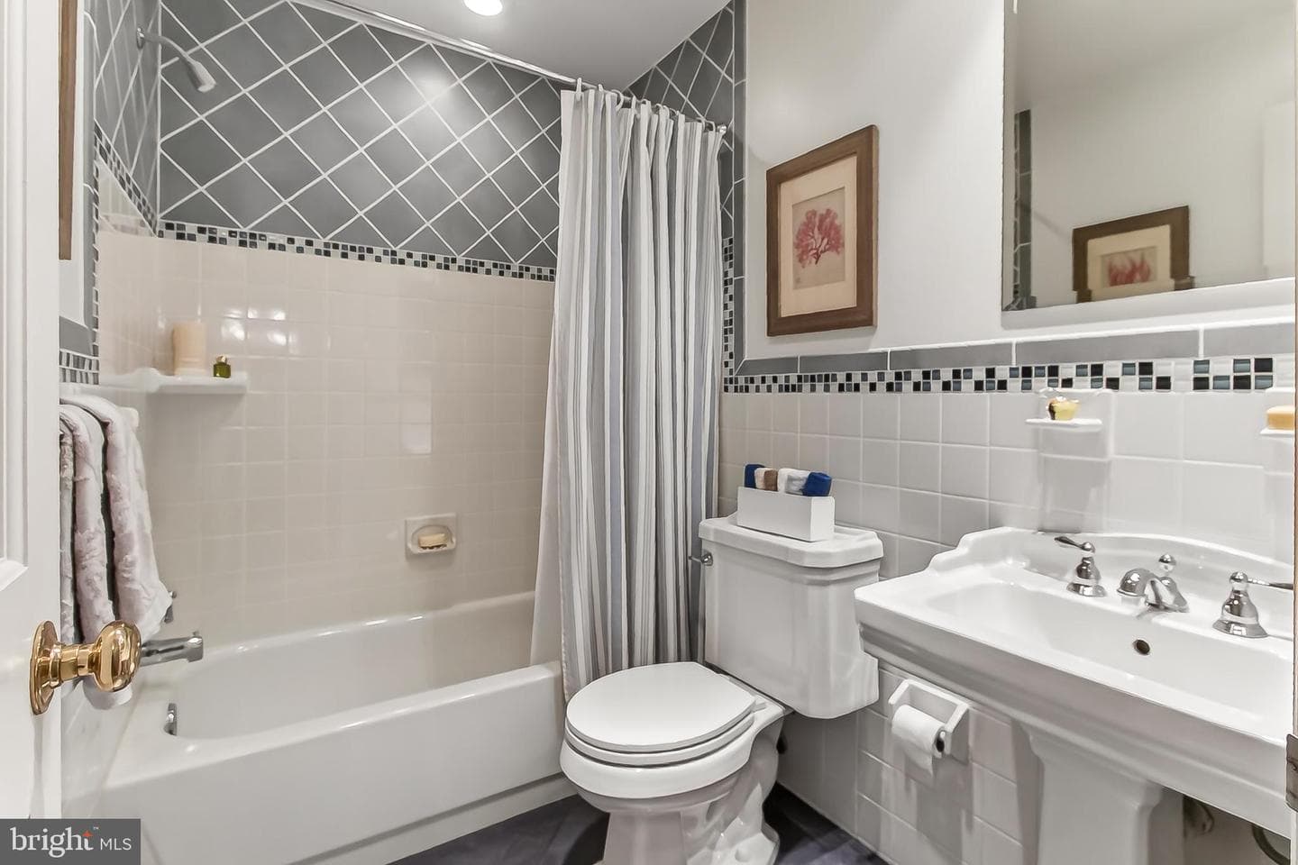 809 Enderby Drive photo 24