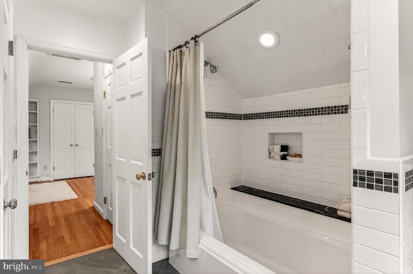 809 Enderby Drive photo 38