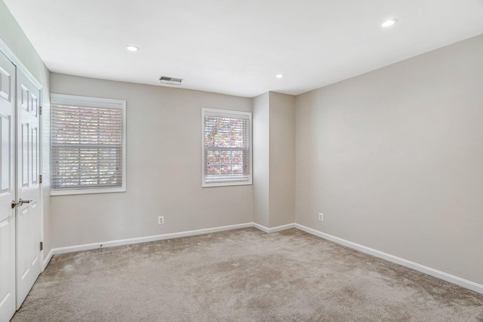 1313 N Van Dorn Street photo 17