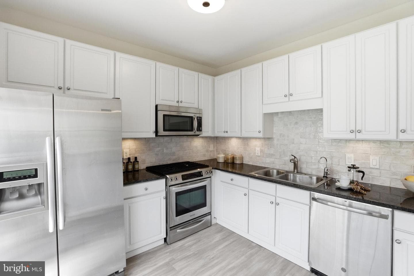 1734 Kingsgate Court #302 photo 12