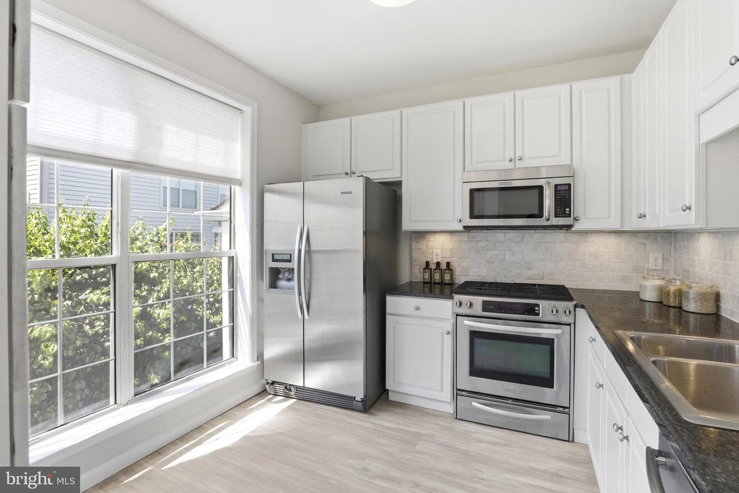 1734 Kingsgate Court #302 photo 13