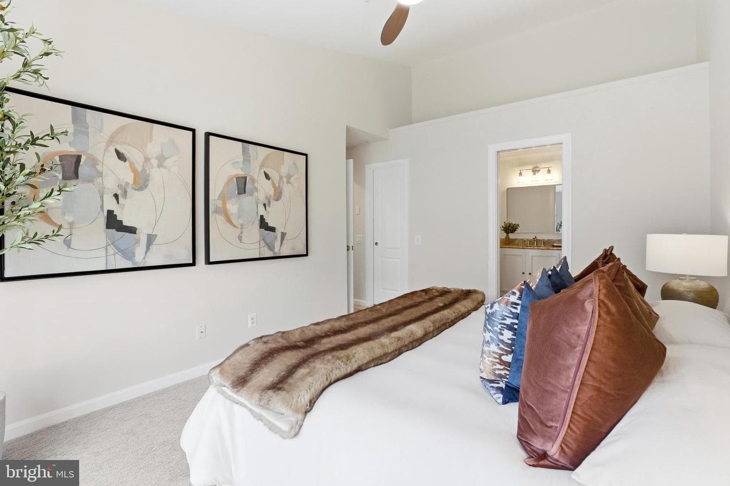 1734 Kingsgate Court #302 photo 17
