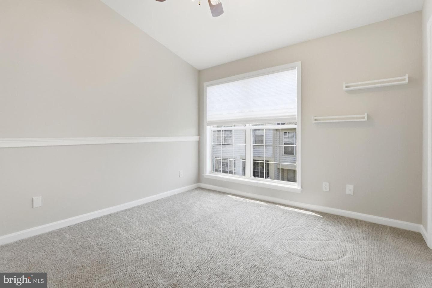 1734 Kingsgate Court #302 photo 20