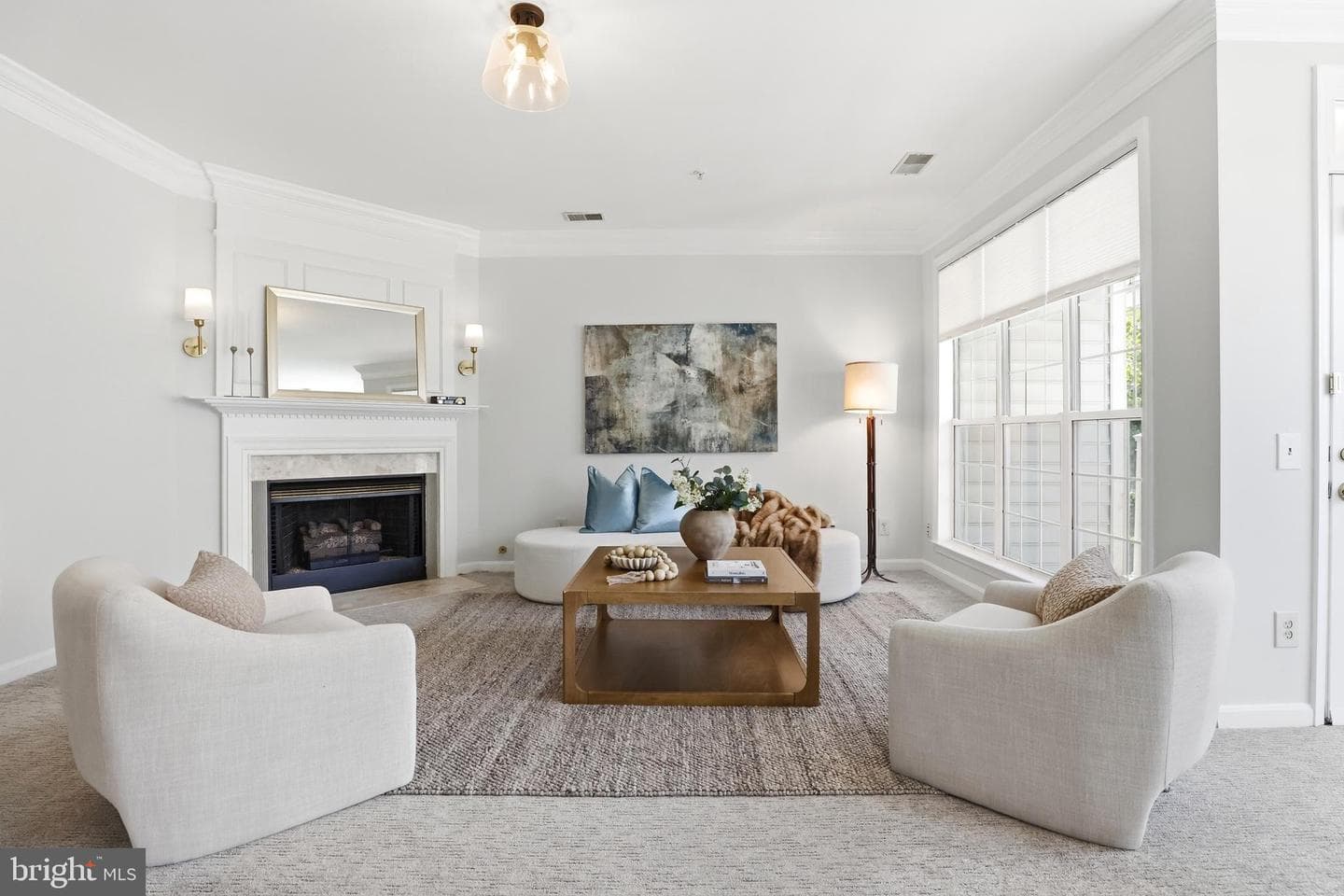 1734 Kingsgate Court #302 photo 4