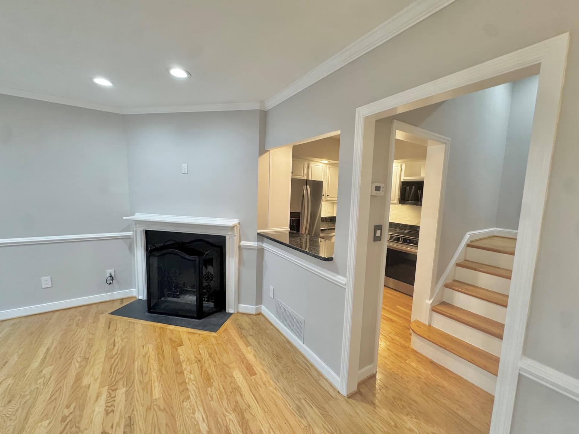 669 S Columbus Street photo 12