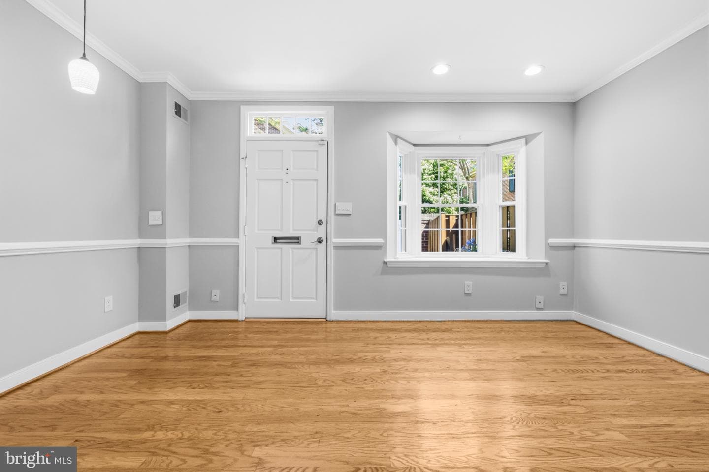 669 S Columbus Street photo 13