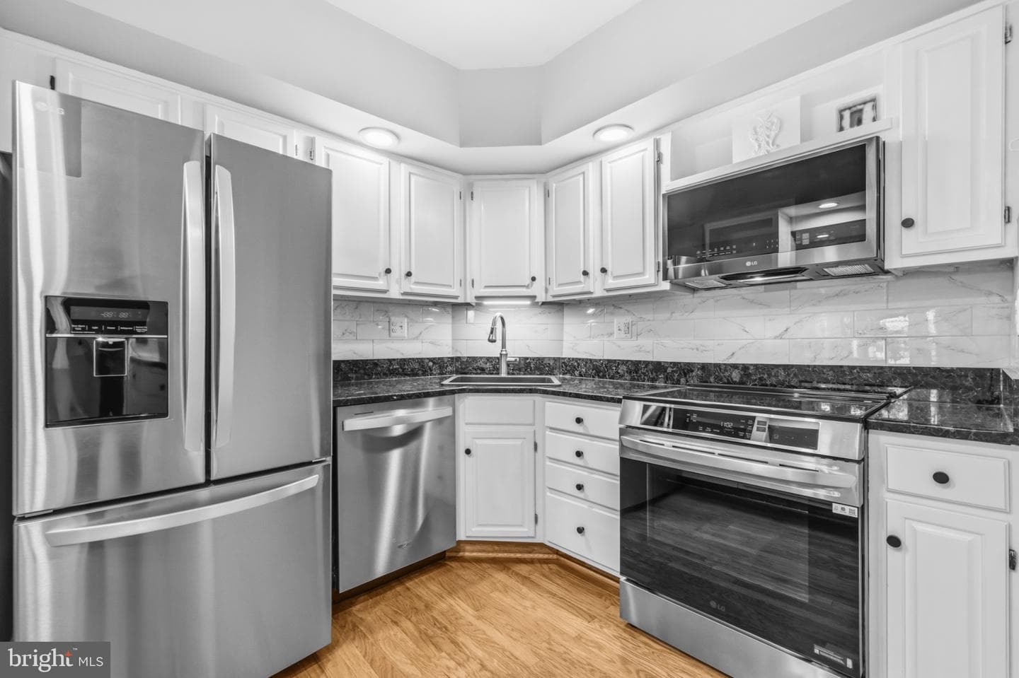 669 S Columbus Street photo 18
