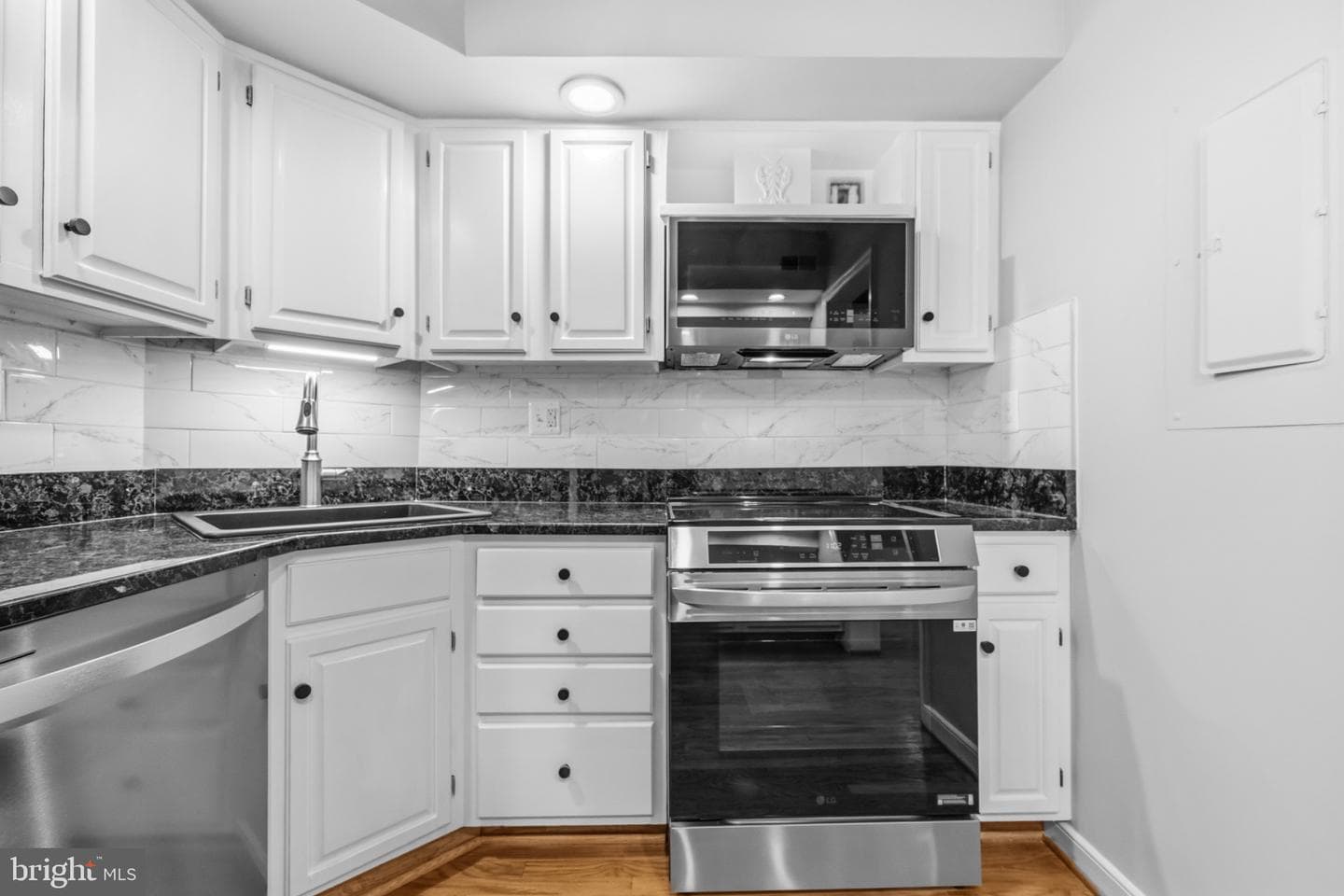 669 S Columbus Street photo 19