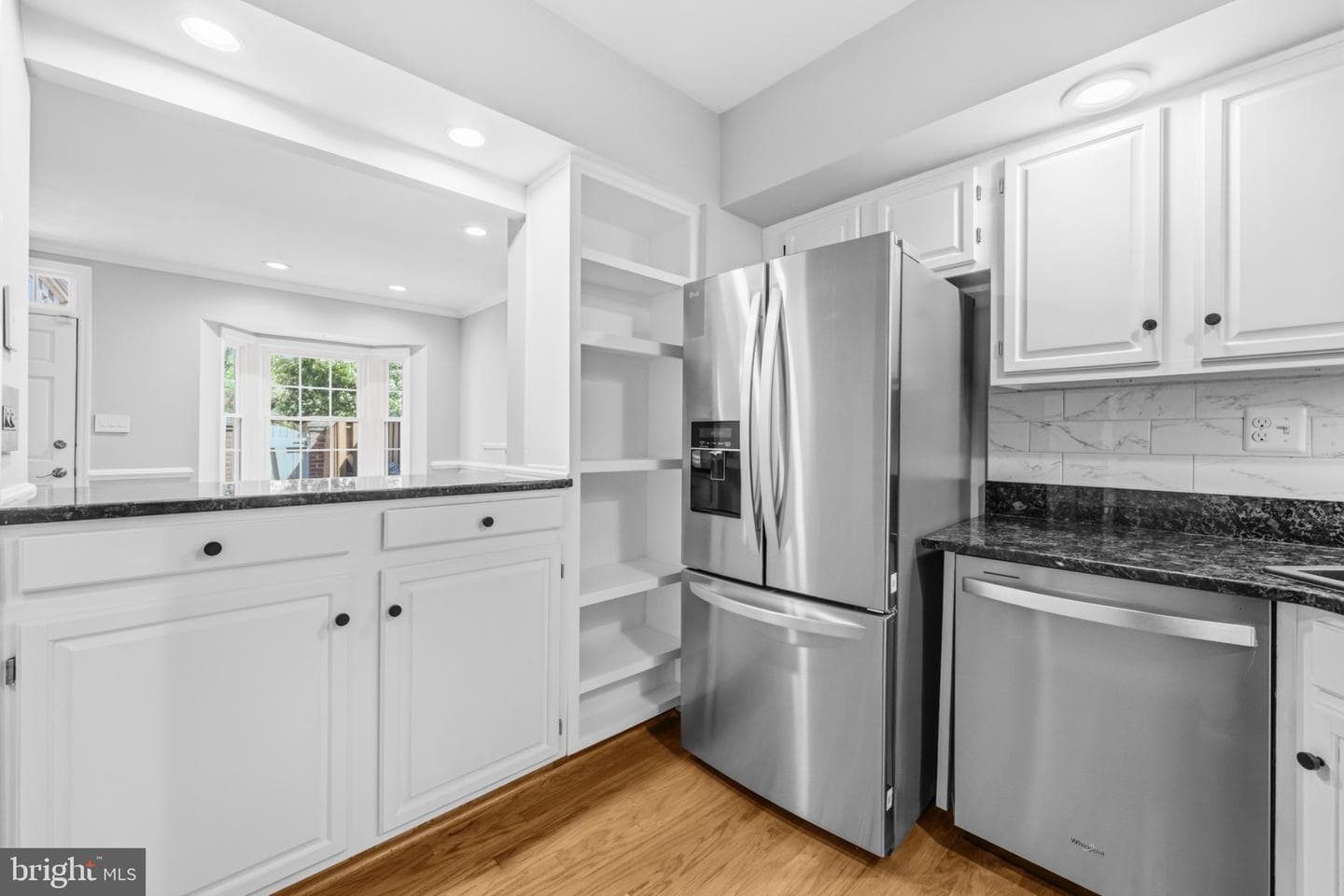 669 S Columbus Street photo 23