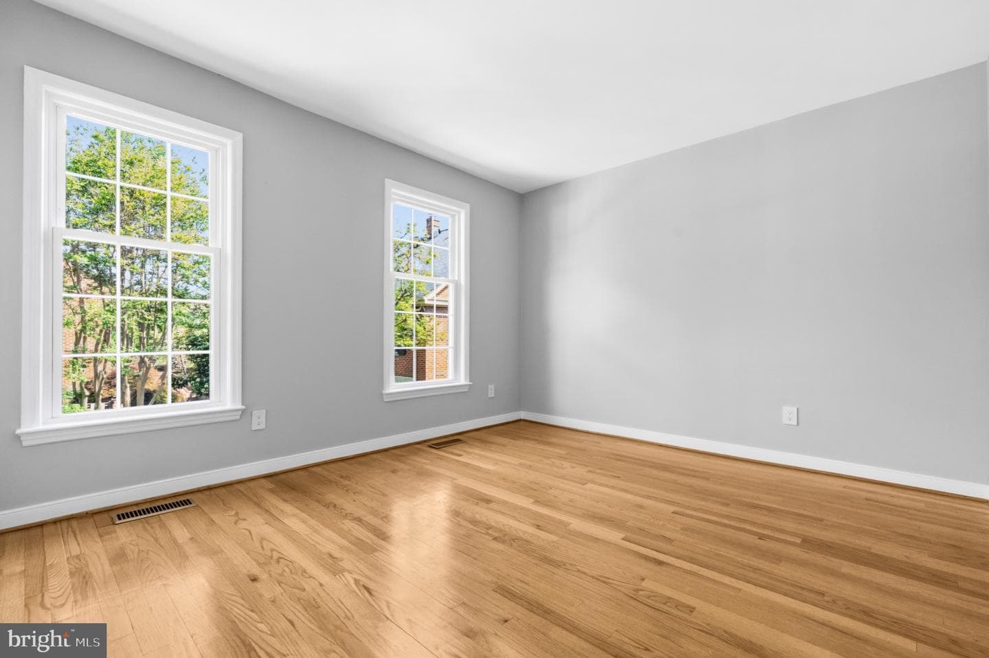 669 S Columbus Street photo 24