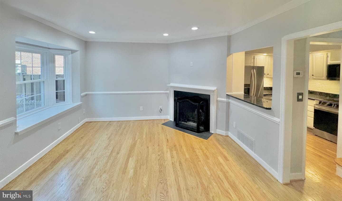 669 S Columbus Street photo 9