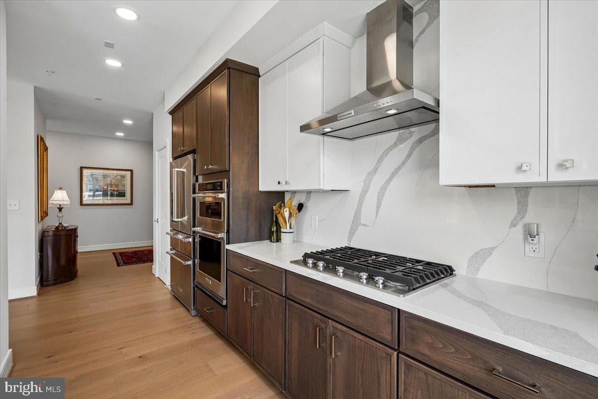 635 Slaters Lane #301 photo 10