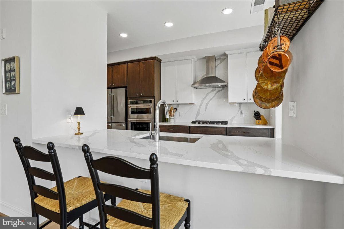 635 Slaters Lane #301 photo 13