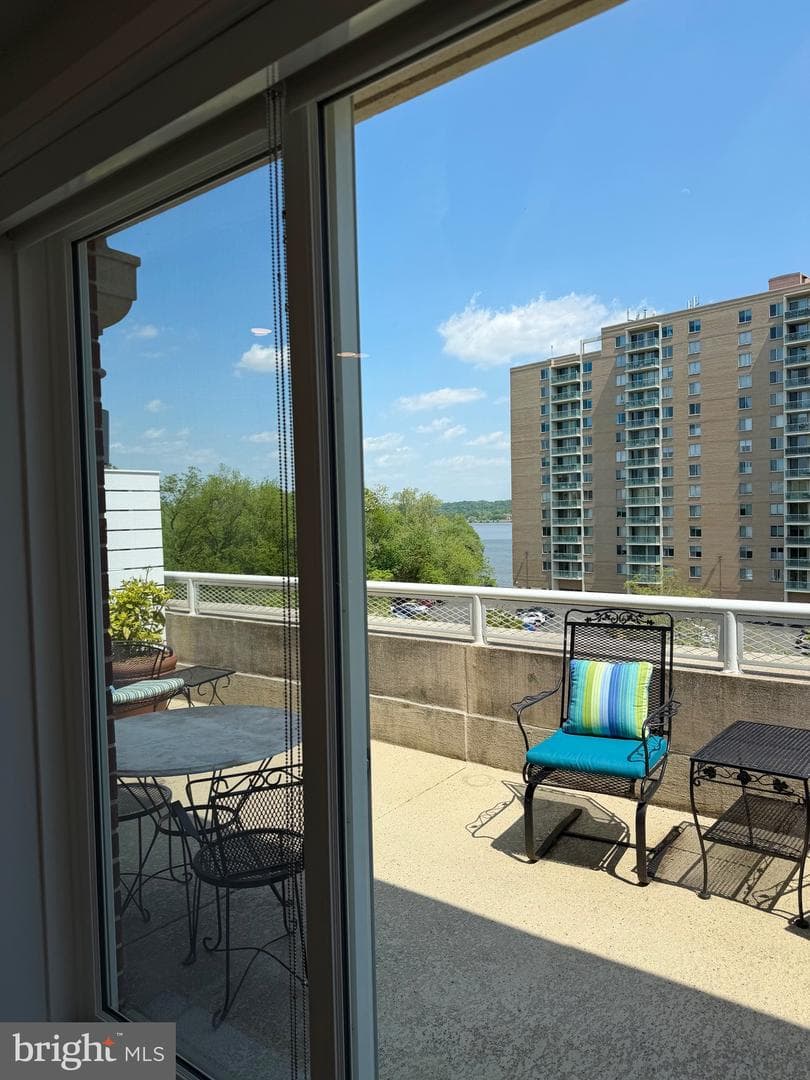 635 Slaters Lane #301 photo 14