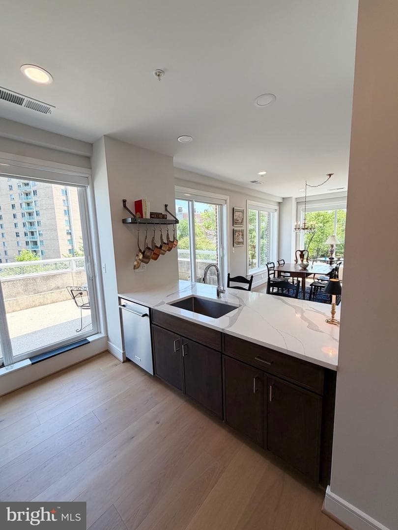 635 Slaters Lane #301 photo 17