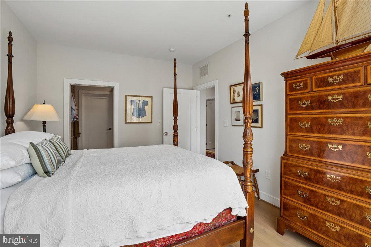 635 Slaters Lane #301 photo 19