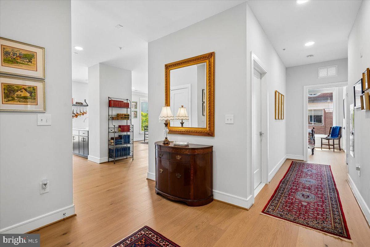 635 Slaters Lane #301 photo 2