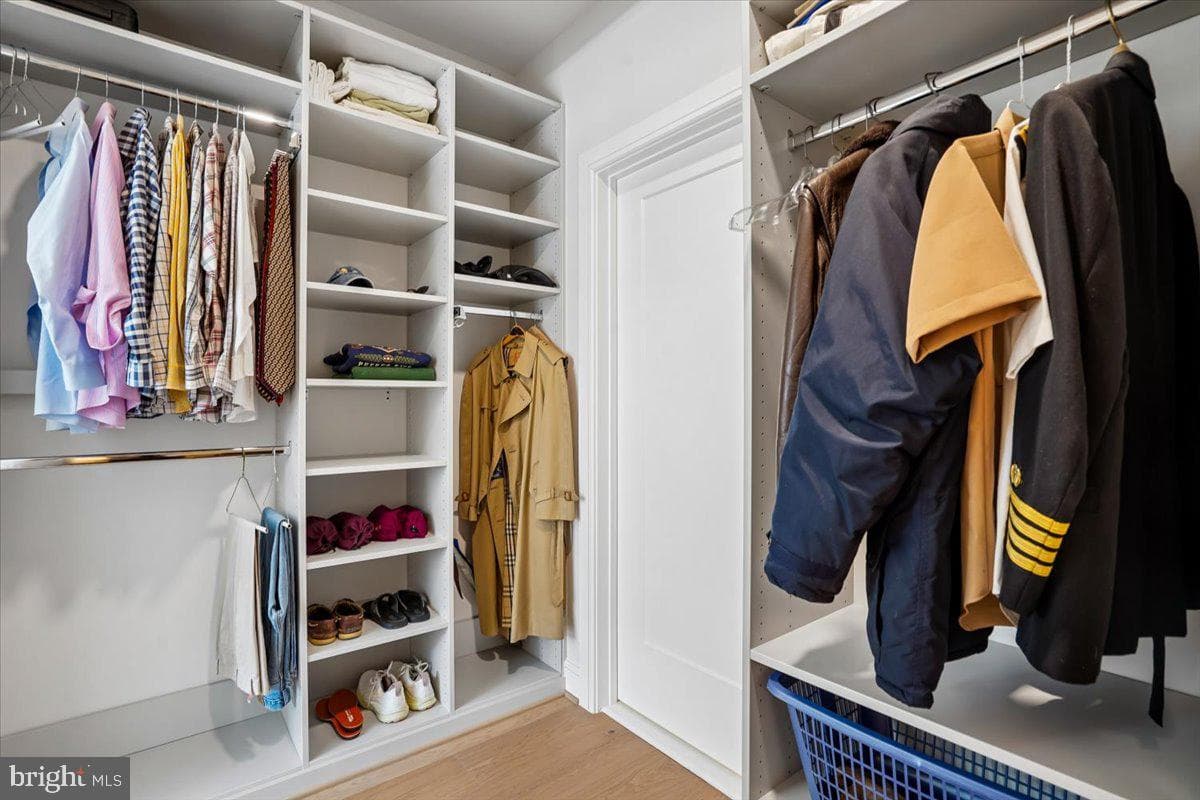 635 Slaters Lane #301 photo 23
