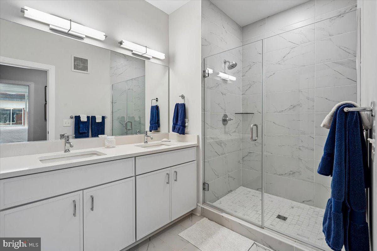 635 Slaters Lane #301 photo 24