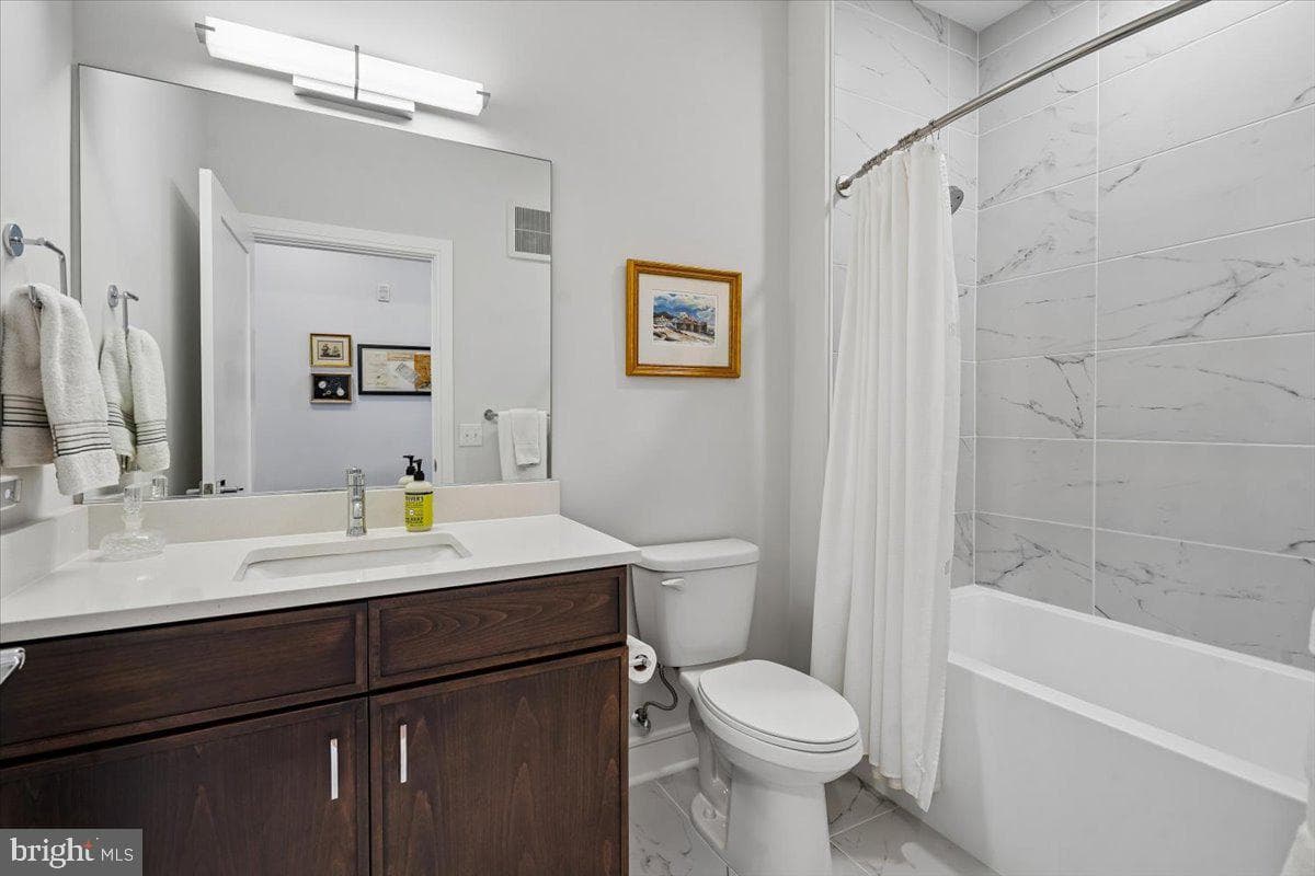 635 Slaters Lane #301 photo 27