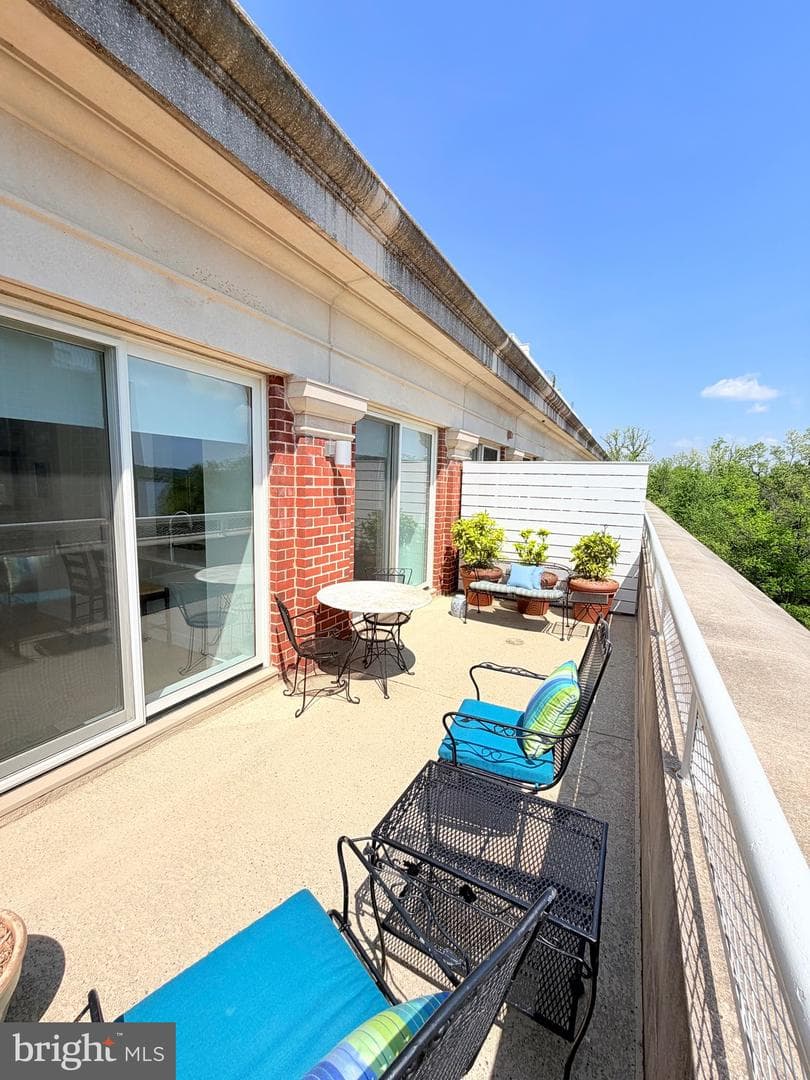 635 Slaters Lane #301 photo 29