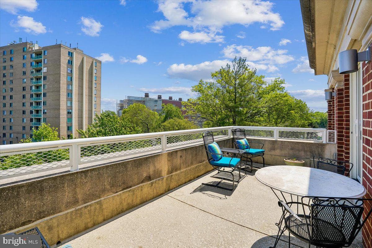 635 Slaters Lane #301 photo 30